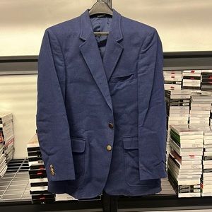 Vintage navy blue Men’s Jordache blazer coat. It’s a size 42R.